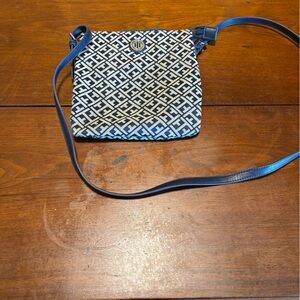 Tommy Hilfiger Women’sCrossbody Purse